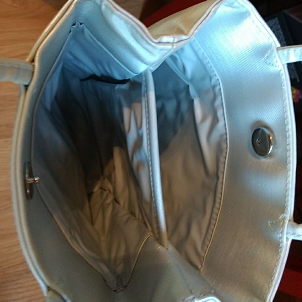 Avon Silver Shoulder Bag Chic And Versatile View 3